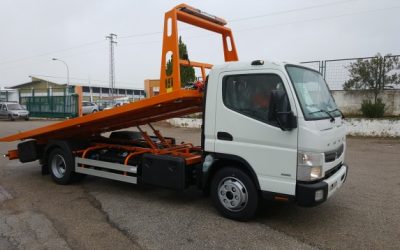 La grúa portacoches de Liderkit, máximo rendimiento para rescatar y transportar todo tipo de vehículos