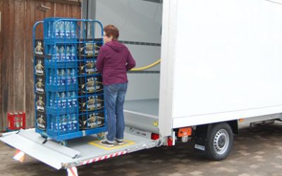 La suma de las partes para alcanzar un todo: el furgón ligero con plataforma elevadora vertical de Liderkit Group, Mercedes, Dhollandia y Schutz